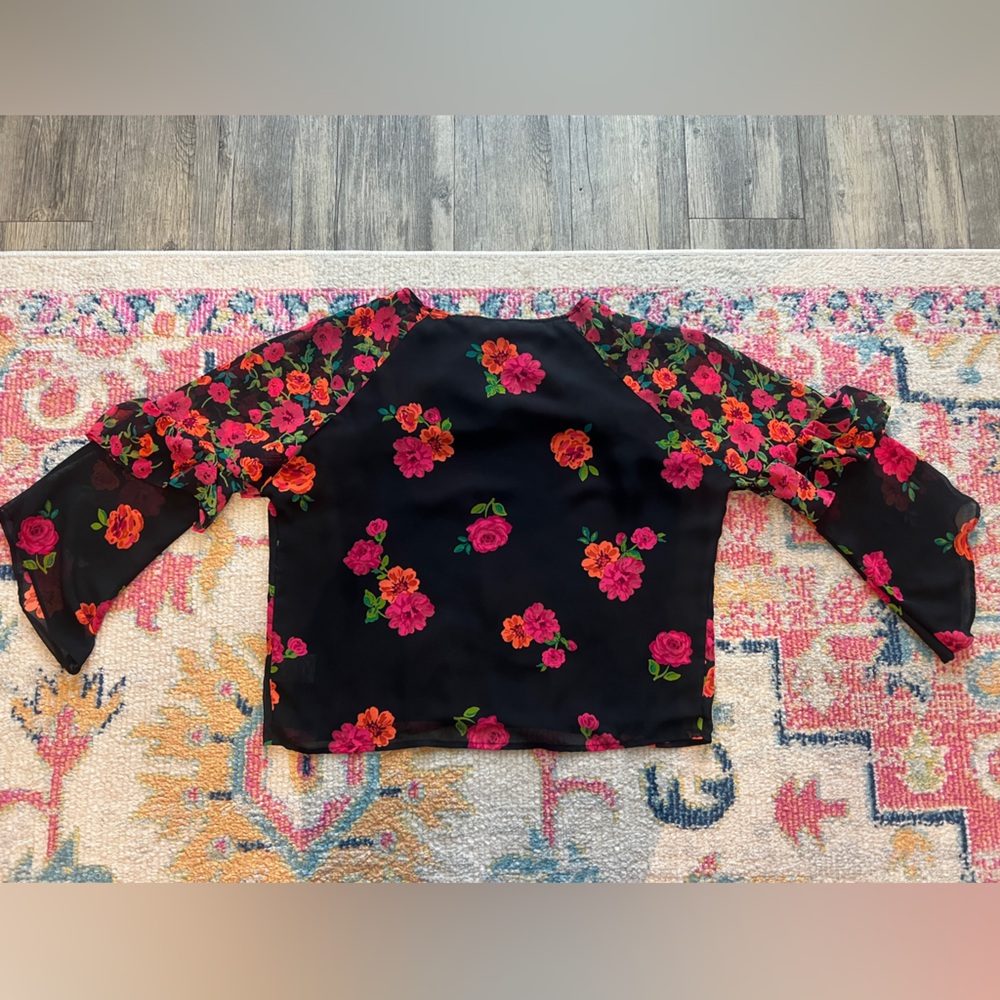 Express Floral Keyhole Ruffle Top Black Red Small - Picture 4 of 5